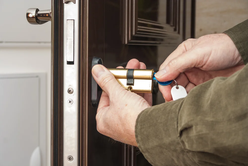 Fitting a new euro cylinder lock